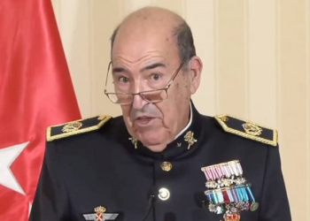 Santiago pide a Defensa en el Congreso que diga “qué medidas tomará” sobre militares de uniforme como el general que llama indeseables malnacidos’ a todos los que no apoyan al PP