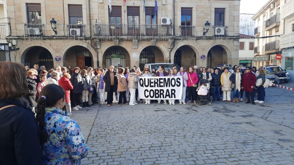 UED apoya la manifestación de las trabajadoras de la residencia de mayores «El Molino»de Montehermoso