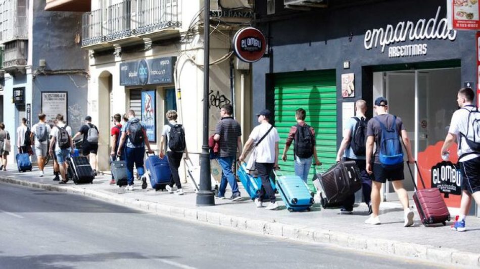 Por Andalucía considera “claramente insuficiente” el decreto para regular los pisos turísticos del Gobierno de Moreno Bonilla