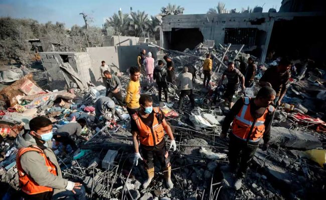 Más de 10.000 muertos bajo los escombros en Gaza