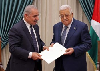 El primer ministro palestino y su Gobierno dimiten; Abás aceptó