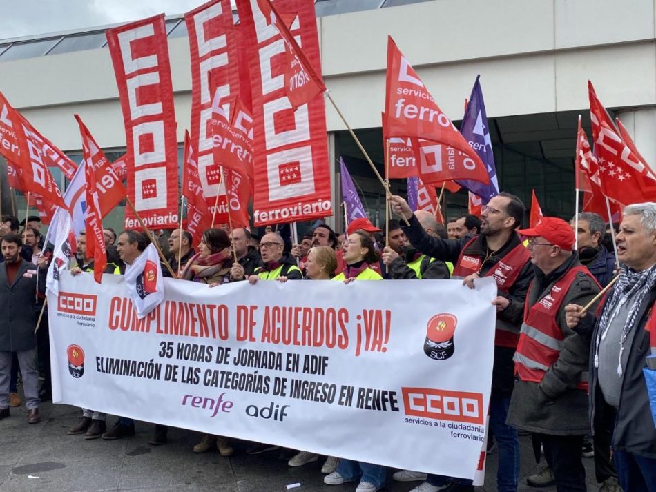 Pepa Páez, en la concentración de la huelga en Adif y Renfe: «Seguiremos presionando hasta que cumplan lo pactado»