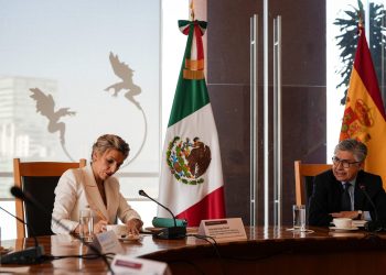 Yolanda Díaz y su homólogo mexicano apuestan por una Internacional laborista que amplíe los derechos laborales