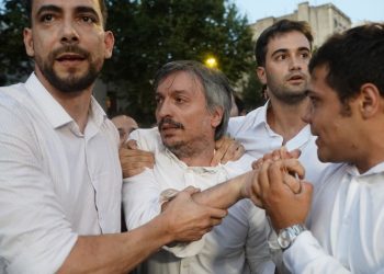 Diputados argentinos se retiran del Congreso en protesta a represión del pueblo