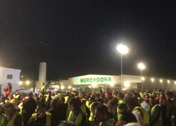 Agricultores en Euskadi, Andalucía y Castilla y León apuntan certeros, y se concentran contra uno de los causantes de su precaria situación actual: Mercadona