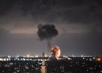 Ejército israelí continúa bombardeos contra Gaza