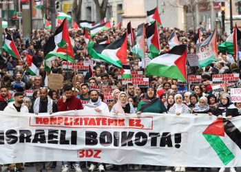 Miles de manifestantes vuelven a teñir las calles de solidaridad con la resistencia Palestina en Euskadi