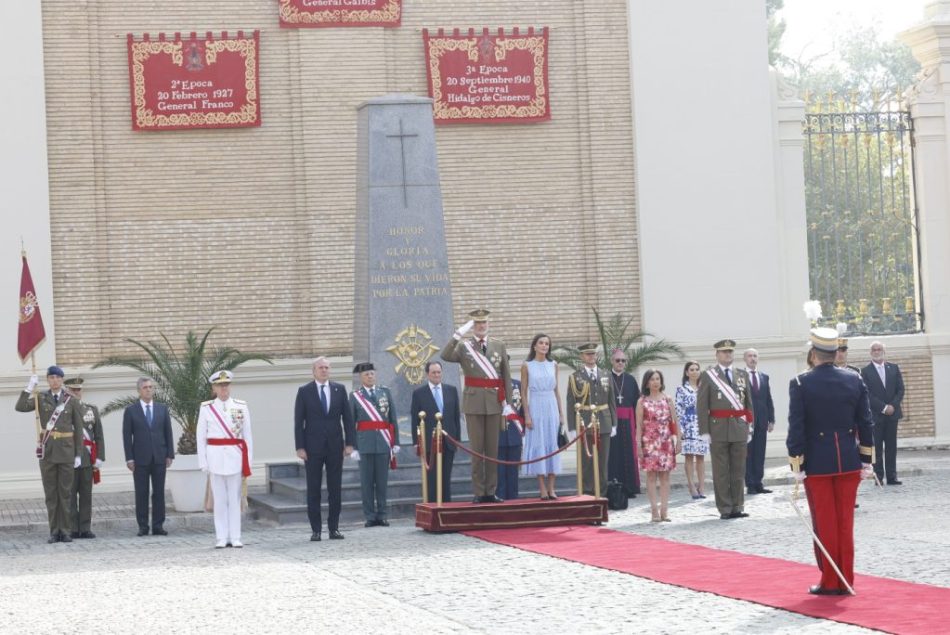 Defensa elude responder a las preguntas que IU planteó por escrito sobre la vulneración de la Ley de Memoria con un tapiz de homenaje a Franco en la jura de Leonor de Borbón