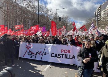 Miles de personas salen a las calles de Valladolid para exigir respeto a la Junta