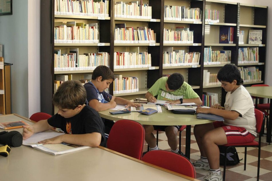 La Confluencia en Jerez denuncia que cada vez que gobierna el PP cierra las bibliotecas de barrio