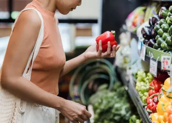 FACUA insta al Gobierno a implantar de una vez un doble etiquetado que informe del precio en origen de los productos del campo