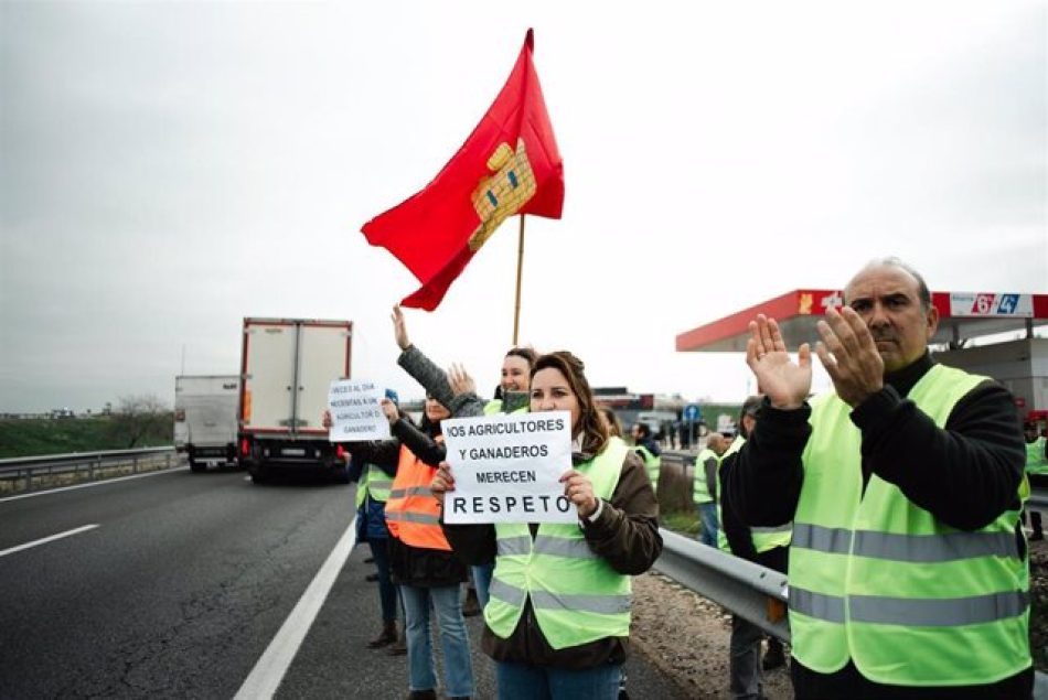 Izquierda Unida llevará a los Ayuntamientos la crisis del sector agrario y ganadero