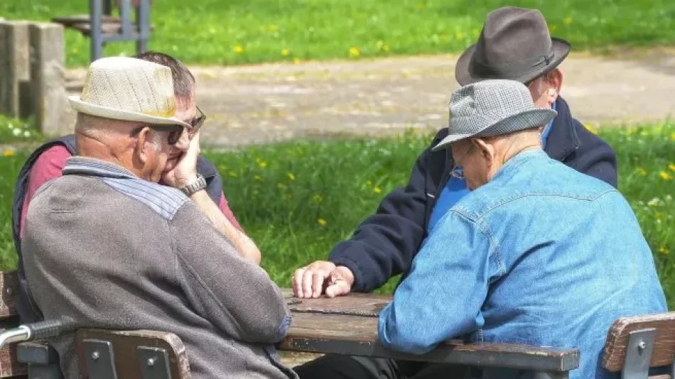 Gobierno Milei estudia pasar a planes sociales a los jubilados que accedieron por moratoria