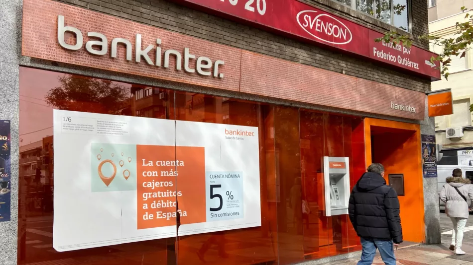 Los bancos cobran hasta 12 euros por realizar transferencias inmediatas: en 2025 tendrán que dejar de hacerlo