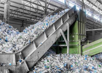 Alianza Verde pide al Gobierno implementar con urgencia el SDDR tras el informe internacional que alerta de la estafa de la industria global del plástico