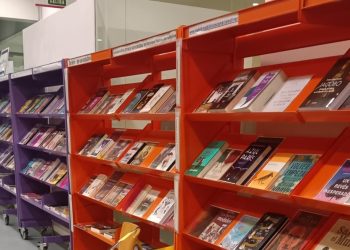 Las asociaciones vecinales de Villaverde (Madrid) exigen la reapertura del Centro Cultural Los Rosales y la reparación de las deficiencias de la biblioteca María Moliner