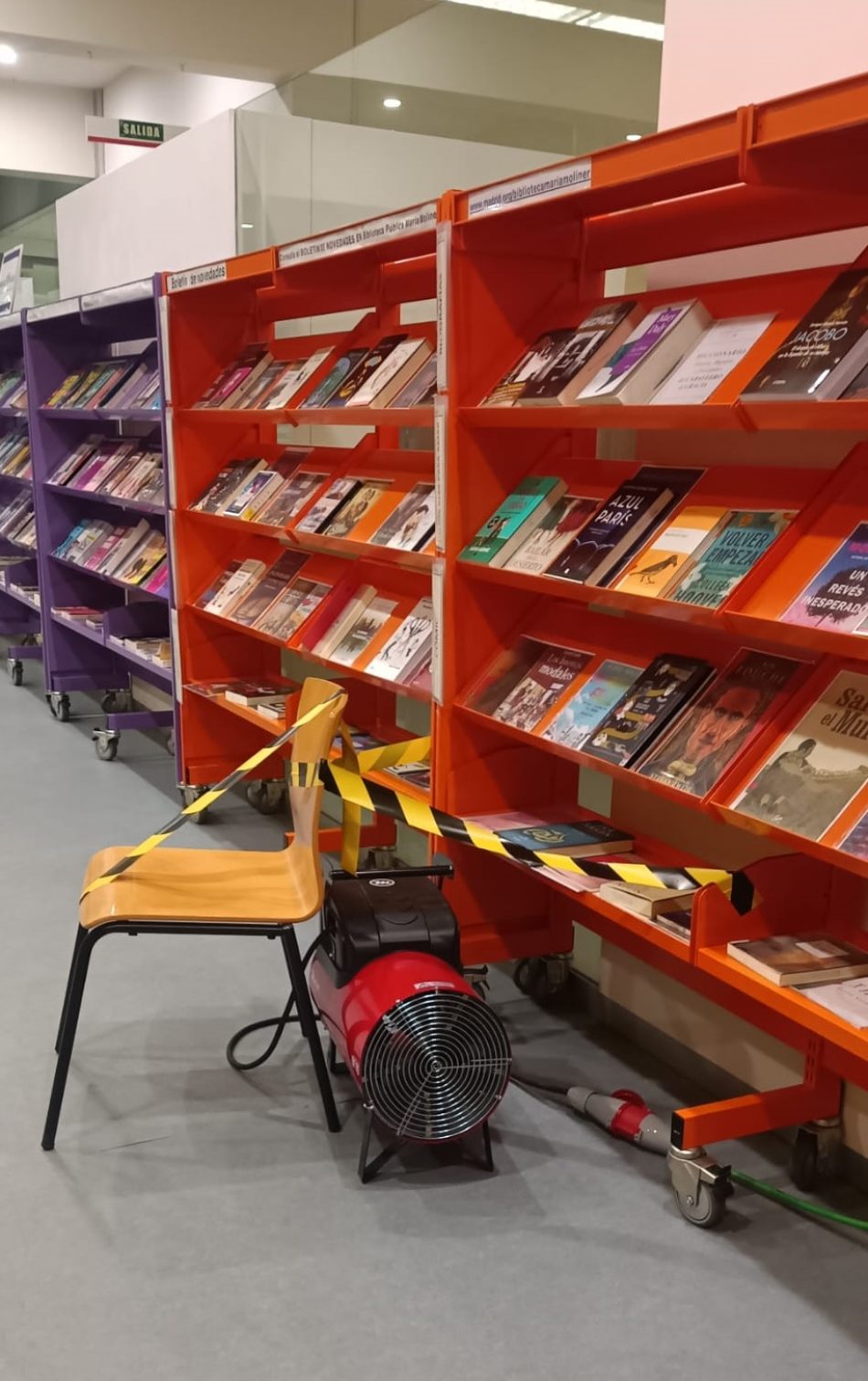 Las asociaciones vecinales de Villaverde (Madrid) exigen la reapertura del Centro Cultural Los Rosales y la reparación de las deficiencias de la biblioteca María Moliner