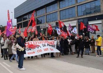 Persoal de Teleperformance mobilízase contra os despedimentos e polo mantemento do emprego na Coruña