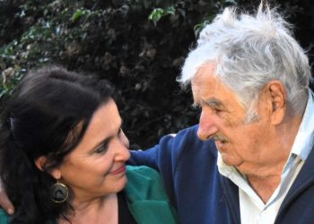 Ana Miranda traslada a Pepe Mujica o agradecemento polo seu apoio ao BNG