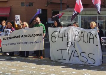 Las trabajadoras del IVASS se concentran ante los incumplimientos de la Conselleria