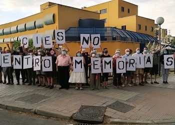 «¡Basta de malos tratos a personas migrantes! ¡Cierre de los CIE!»