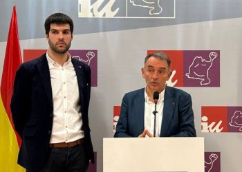 Enrique Santiago enmarca desde Pamplona el rechazo del Supremo a que Navarra asuma las competencias de tráfico en la “desintegración” del Poder Judicial debida al “secuestro” del PP