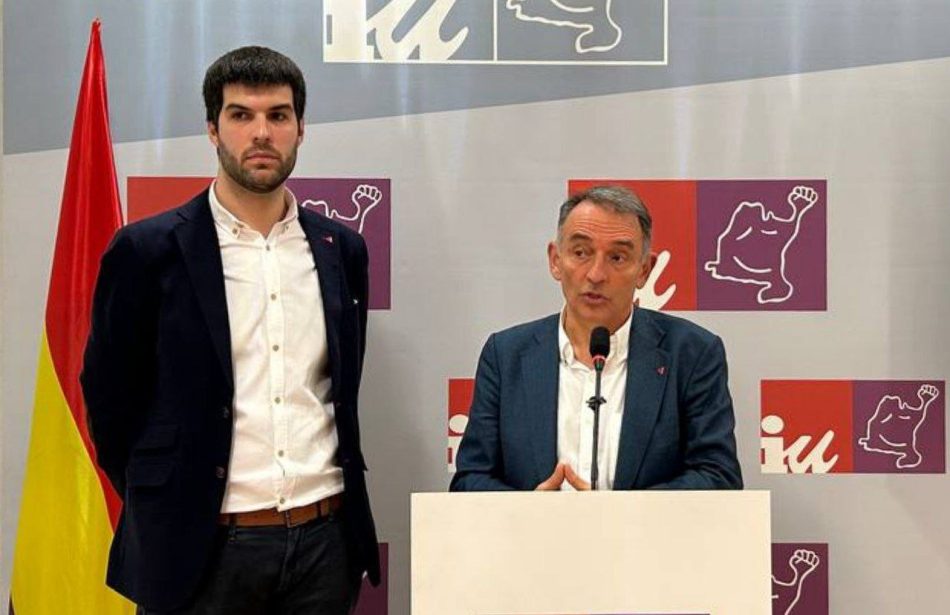 Enrique Santiago enmarca desde Pamplona el rechazo del Supremo a que Navarra asuma las competencias de tráfico en la “desintegración” del Poder Judicial debida al “secuestro” del PP