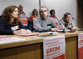 Sindicatos ELA, LAB, CCOO, Steilas y ESK convocan huelga en el sector público vasco el 12 de marzo, respaldada por el PCE–EPK 
