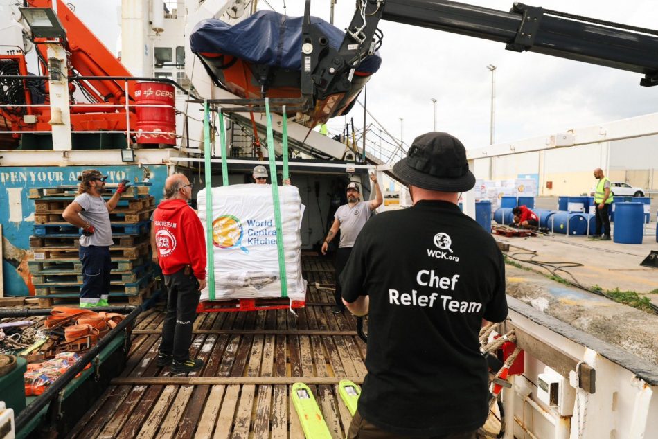 El Open Arms zarpa desde Chipre con 200 toneladas de alimentos básicos para aliviar la hambruna en la franja de Gaza