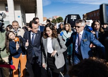 Isabel Díaz Ayuso visitó al alcalde pero no quiso hablar ni dar respuesta a los problemas de la ciudadanía de Leganés