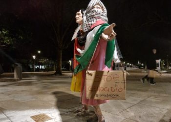 «As esculturas de Santiago espertan sangrando por Palestina»