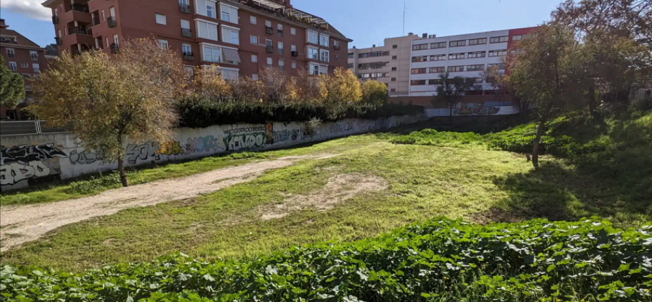 El ayuntamiento de Madrid regala un solar de 3.500 metros cuadrados, ubicado junto al metro de Almendrales (Usera) a la Comunidad del Cordero