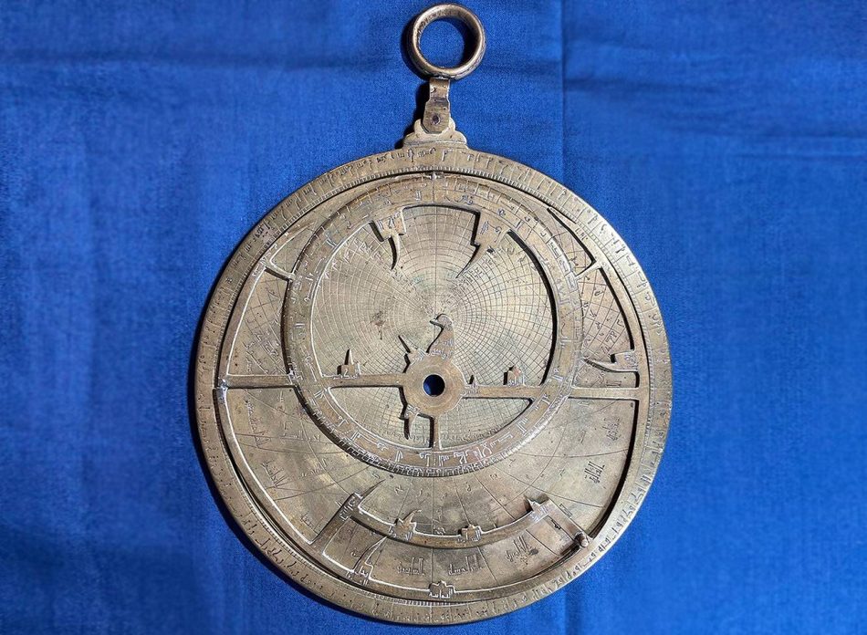 Un raro astrolabio andalusí refleja el intercambio científico entre árabes, judíos y cristianos