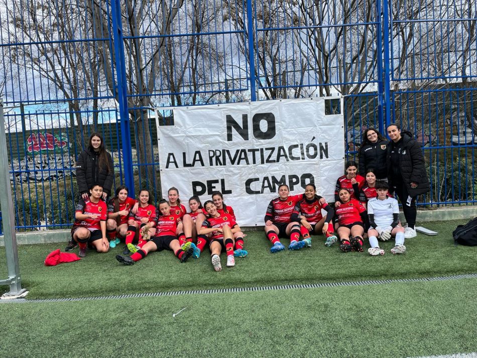 La privatización de unas instalaciones deportivas municipales enfrenta a la Junta de Villaverde (Madrid) con los clubs que llevan más de una década utilizándolas
