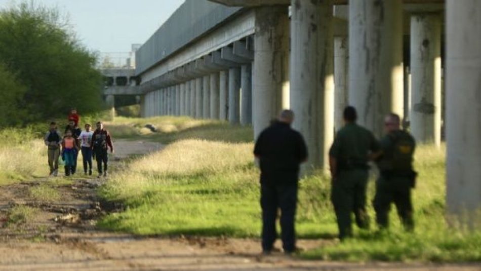 Corte Suprema de EE.UU. suspende ley antimigrantes de Texas