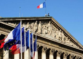 Parlamento francés vota constitucionalizar el aborto