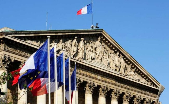 Sondeo proyecta elevada abstención para comicios europeos en Francia