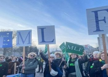 Parlamento francés aprueba el aborto en su Constitución