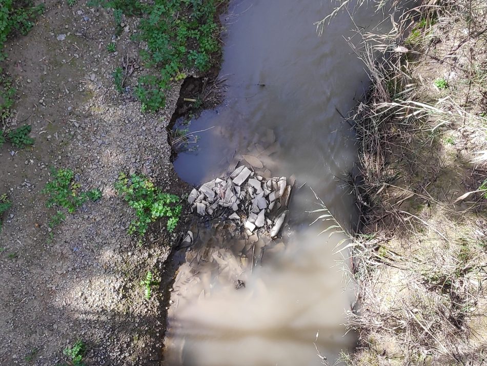 Jaedilla Ecologistas en Acción Arahal denuncia vertido de uralita al río Guadaíra