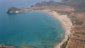 Sumar insta al Congreso a parar el hotel proyectado en la playa de Los Genoveses