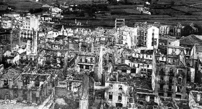 El bombardeo de Guernica (26 de abril de 1937)