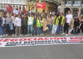 As dependentas de Inditex toman as rúas da Coruña para reclamar melloras laborais e negociar aquí as súas condicións de traballo