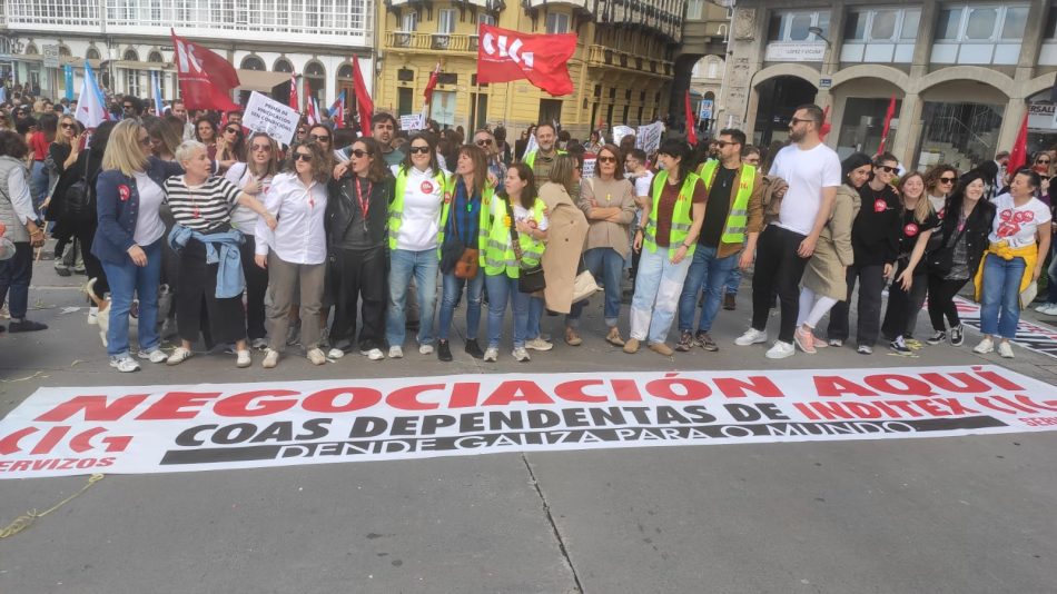 As dependentas de Inditex toman as rúas da Coruña para reclamar melloras laborais e negociar aquí as súas condicións de traballo