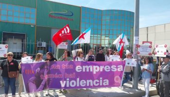 Traballadoras/es de Pescadona mobilízanse en Cambados para reclamar o pago dos salarios e contra a represión laboral