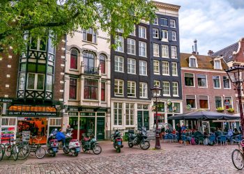 Ámsterdam prohibirá la construcción de nuevos edificios hoteleros para luchar contra el turismo de masas