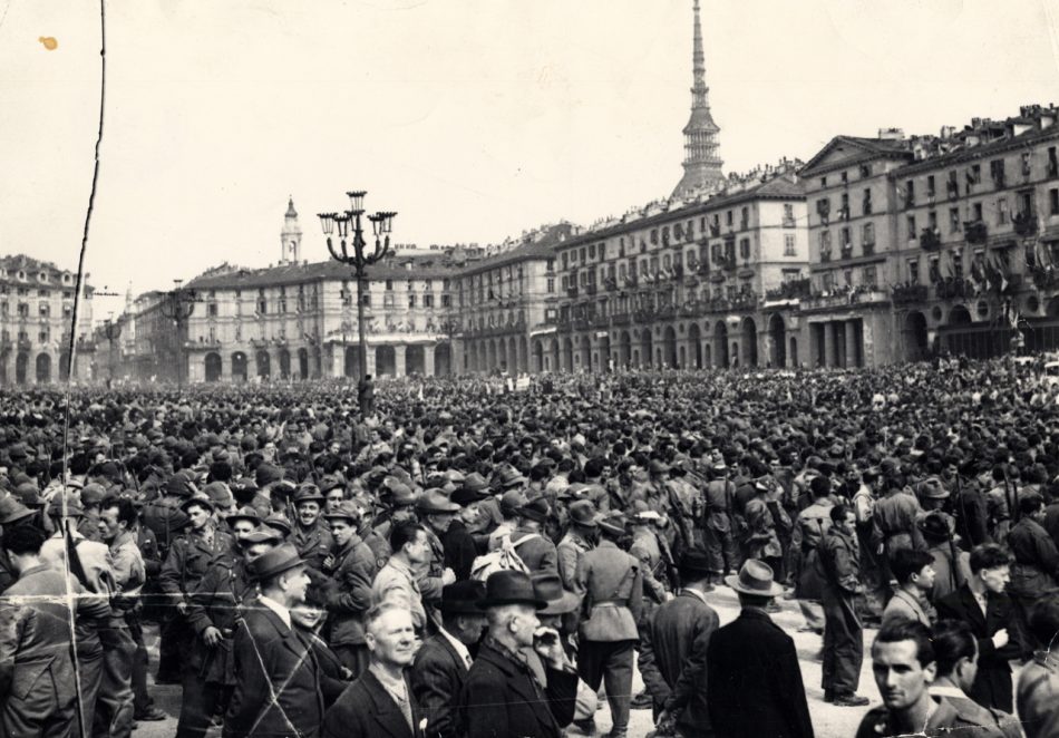 La revisión histórica el lavado de cara del fascismo amenazan Italia en el aniversario de la caída de Mussolini