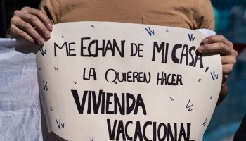 Izquierda Unida traslada en el Congreso su “solidaridad y apoyo” al colectivo ‘Canarias se agota’ desplazado a Madrid para denunciar el “insostenible modelo turístico depredador”