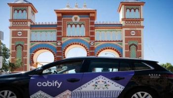 Por Andalucía lleva al parlamento los abusivos precios de Cabify y Uber durante la Feria de Sevilla y pide a la Junta que proteja al sector del taxi