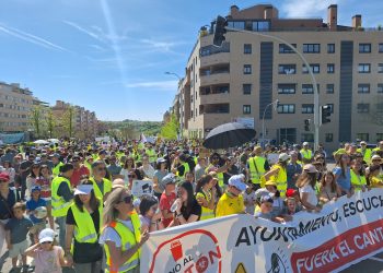 9.000 madrileños salen a la calle en Montecarmelo para exigir el traslado de la macroinstalación de camiones, maquinaria y basura lejos de colegios y viviendas