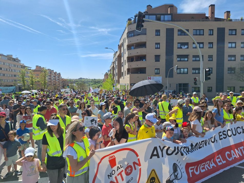 9.000 madrileños salen a la calle en Montecarmelo para exigir el traslado de la macroinstalación de camiones, maquinaria y basura lejos de colegios y viviendas
